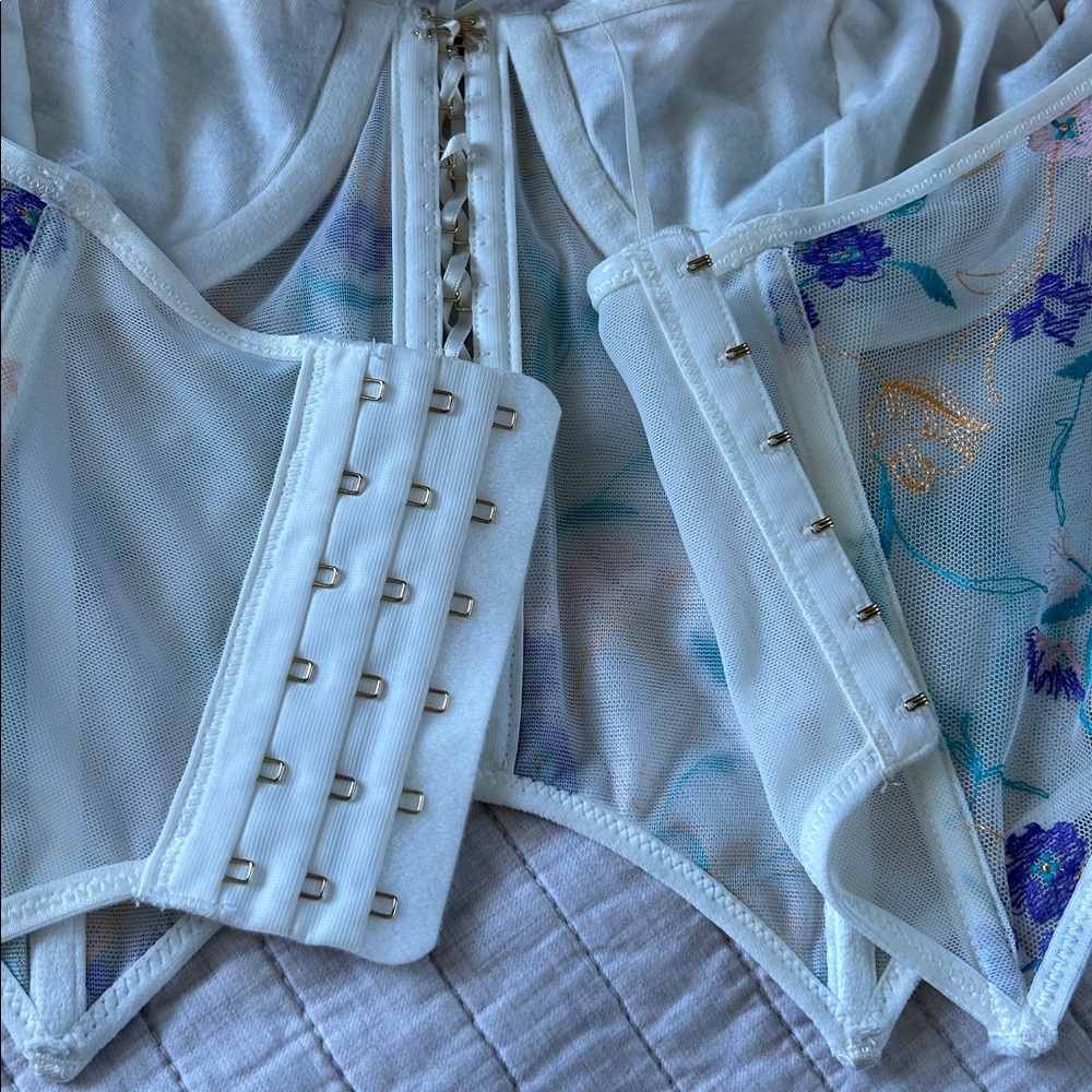 Urban outfitters Flora Embroidered Bustier corset In White Multi M - Picture 12 of 15